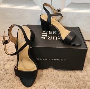 Naturalizer Black Strappy Sandals